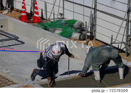 建設現場で働く技能実習生 建設現場で働く技能実習生 72576309