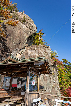 滋賀県東近江市 太郎坊宮の展望台より眺める夫婦岩 滋賀県東近江市 太郎坊宮の展望台より眺める夫婦岩 72576413