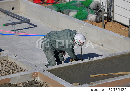 建設現場で働く技能実習生 建設現場で働く技能実習生 72576425