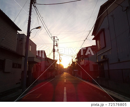 夕暮れの路地 夕暮れの路地 72576805