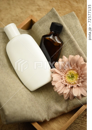 化粧品のボトル 化粧品のボトル 72577135