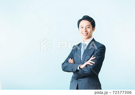男性 スーツ ビジネス 背景無し 男性 スーツ ビジネス 背景無し 72577306