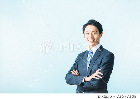 男性 スーツ ビジネス 背景無しの写真素材