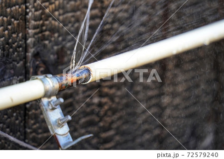 水道管の水漏れ 72579240