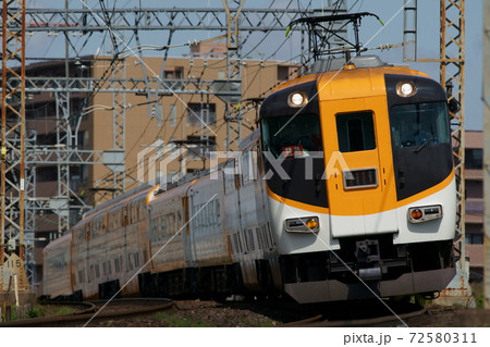 近鉄30000系特急電車「ビスタEX」 72580311