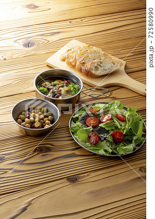 キャンプ 72580990