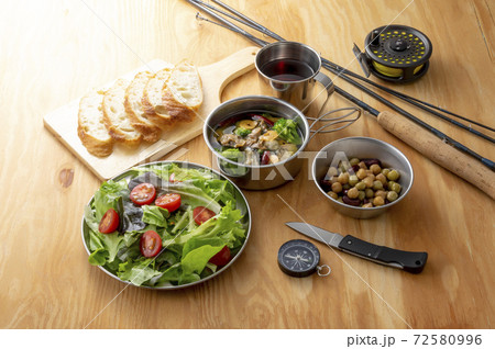 キャンプ 72580996