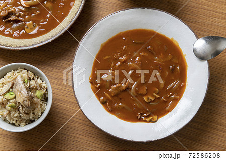 ハッシュドビーフと、舞茸の炊き込みごはん 72586208