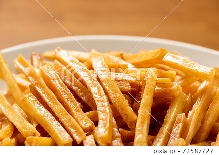 芋けんぴ(高知県の名物として知られるお菓子)のアップ。 芋けんぴ(高知県の名物として知られるお菓子)のアップ。 72587727