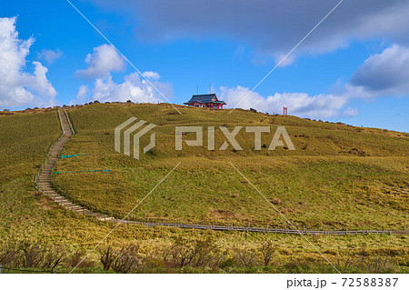 神奈川県箱根町 秋の箱根駒ヶ岳山頂の箱根神社元宮 神奈川県箱根町 秋の箱根駒ヶ岳山頂の箱根神社元宮 72588387