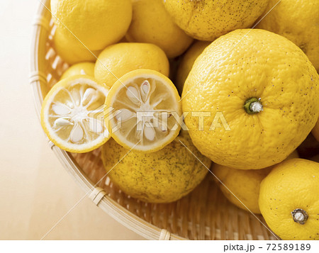 無農薬で作られたオーガニックのゆず　柚子 72589189