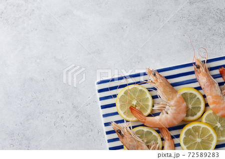 Cooked tiger prawns on striped plate Cooked tiger prawns on striped plate 72589283