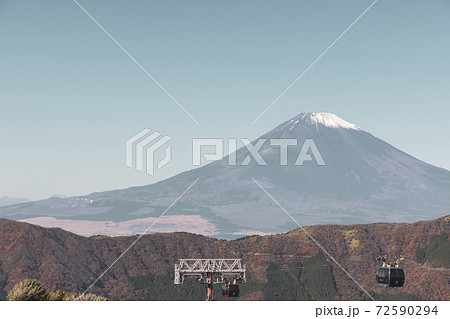 秋の紅葉と富士山 箱根大涌谷ロープウェイ の写真素材