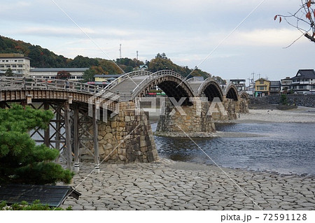 渡った錦川・錦帯橋を振り返る 72591128