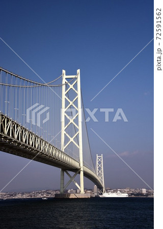明石海峡大橋とクルーズ客船 明石海峡大橋とクルーズ客船 72591562