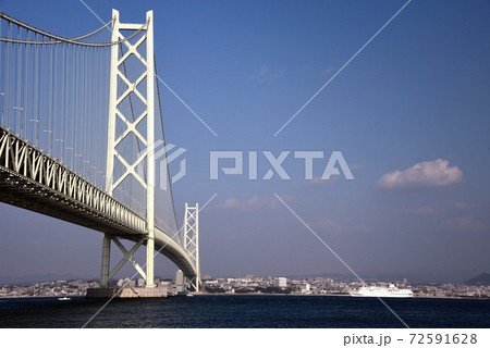 明石海峡大橋とクルーズ客船 明石海峡大橋とクルーズ客船 72591628