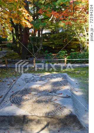 京都　法然院の白砂壇 72594204