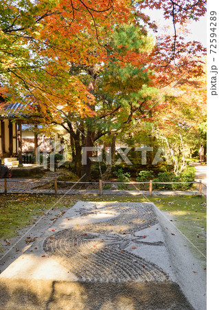京都　法然院の白砂壇 72594289