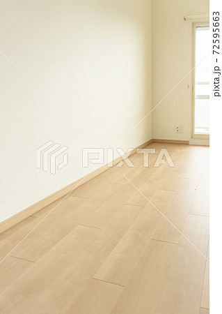 床 壁紙 張り替え リフォーム 後 ナチュラル シンプル 木目 モダン おしゃれ イメージ画像 白の写真素材