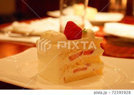 美味しそうなショートケーキのイメージ 美味しそうなショートケーキのイメージ 72595928