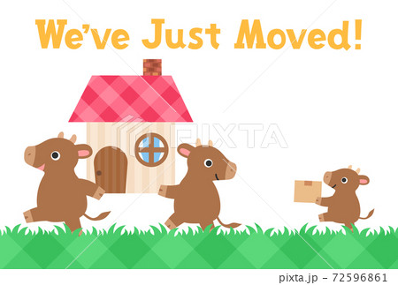 引越しする牛の家族のイラスト　カードテンプレート 72596861
