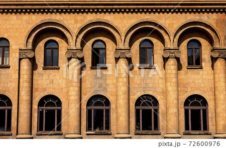 Beautiful wall of an old building. 72600976