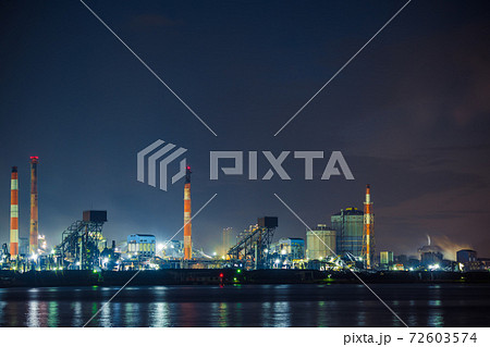 【京葉工業地域 新日鐵住金君津製鐵所の工場夜景】 【京葉工業地域 新日鐵住金君津製鐵所の工場夜景】 72603574