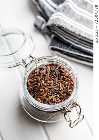 Uncooked red rice. Raw wild rice. Uncooked red rice. Raw wild rice. 72604789