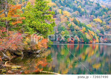 日光 湯ノ湖 湯滝滝口付近 紅葉景色 秋景色 日光 湯ノ湖 湯滝滝口付近 紅葉景色 秋景色 72607490