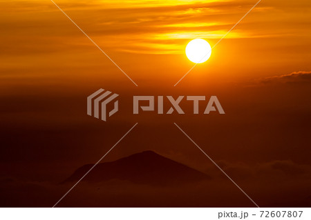 大分県宇佐市の朝焼け 夏 大分県宇佐市の朝焼け 夏 72607807