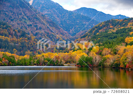 日光 湯ノ湖 湯滝滝口付近から 紅葉景色 秋景色 日光 湯ノ湖 湯滝滝口付近から 紅葉景色 秋景色 72608021
