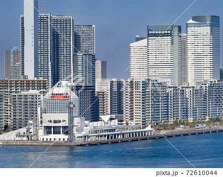 東京都 晴海客船ターミナルと高層マンション街 東京都 晴海客船ターミナルと高層マンション街 72610044