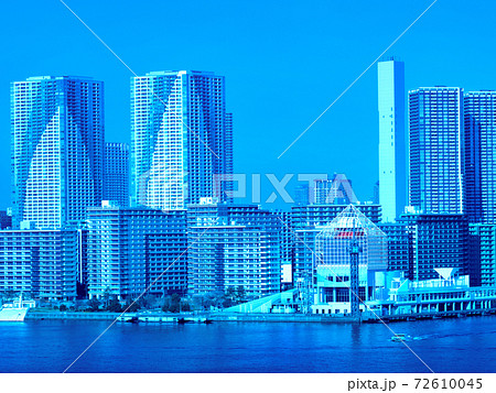 東京都 晴海客船ターミナルと高層マンション街 東京都 晴海客船ターミナルと高層マンション街 72610045