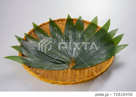 並べた笹の葉 並べた笹の葉 72610456