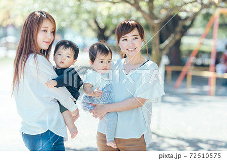 ママ友と子供の写真素材