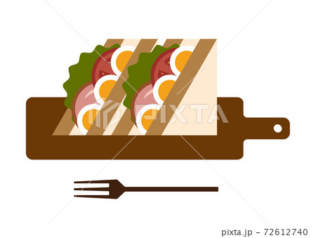 カッティングボードにのせたサンドイッチのイラスト 72612740