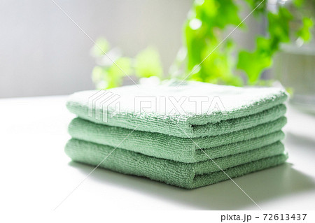 畳んで重ねてあるタオル 写真素材 畳んで重ねてあるタオル 写真素材 72613437