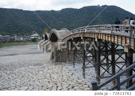錦帯橋と錦川河川敷 72613762