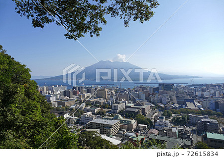 城山展望台から見る桜島 鹿児島県 城山展望台から見る桜島 鹿児島県 72615834