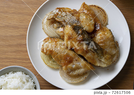 鱈のガーリックバター醤油焼き 鱈のガーリックバター醤油焼き 72617506
