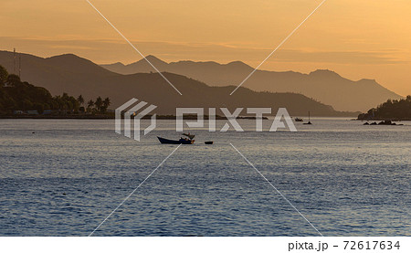 Dawn at sea 72617634