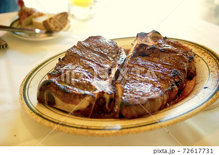 ハワイで食べたウルフギャングのティーボーンステーキ　牛肉 72617731