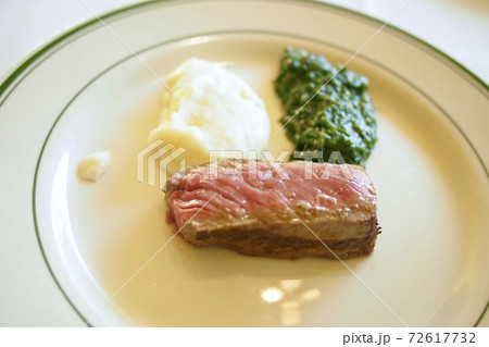 ハワイで食べたステーキ　ウルフギャング　牛肉 72617732