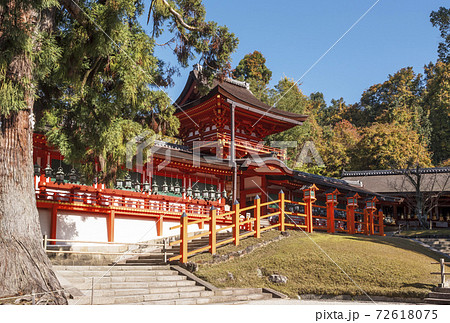 春日大社拝殿　奈良観光スポット　世界遺産　イメージ素材 72618075