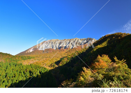 大山の紅葉 大山の紅葉 72618174