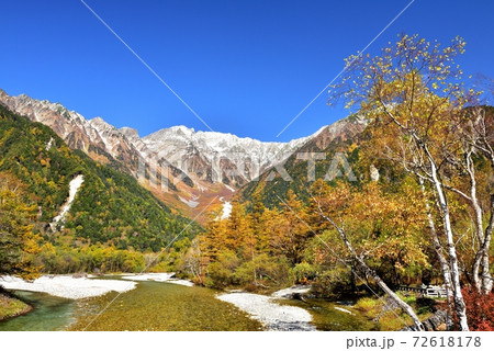 上高地の紅葉 72618178