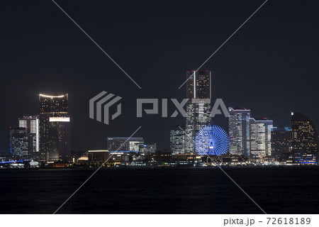 大黒ふ頭から眺める横浜みなとみらいの夜景 大黒ふ頭から眺める横浜みなとみらいの夜景 72618189