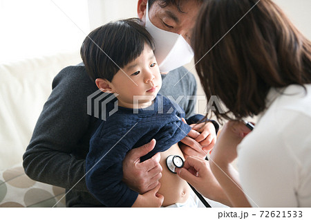 乳児検診 小児科 健康診断イメージの写真素材 72621533 Pixta