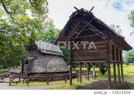 登呂遺跡 竪穴式住居と高床式倉庫 登呂遺跡 竪穴式住居と高床式倉庫 72621836