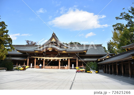 八方除の守護神　秋の寒川神社　 72625266